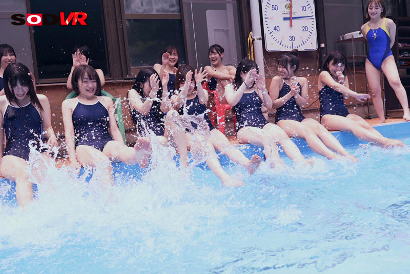 スク水女子生徒のプール授業画像